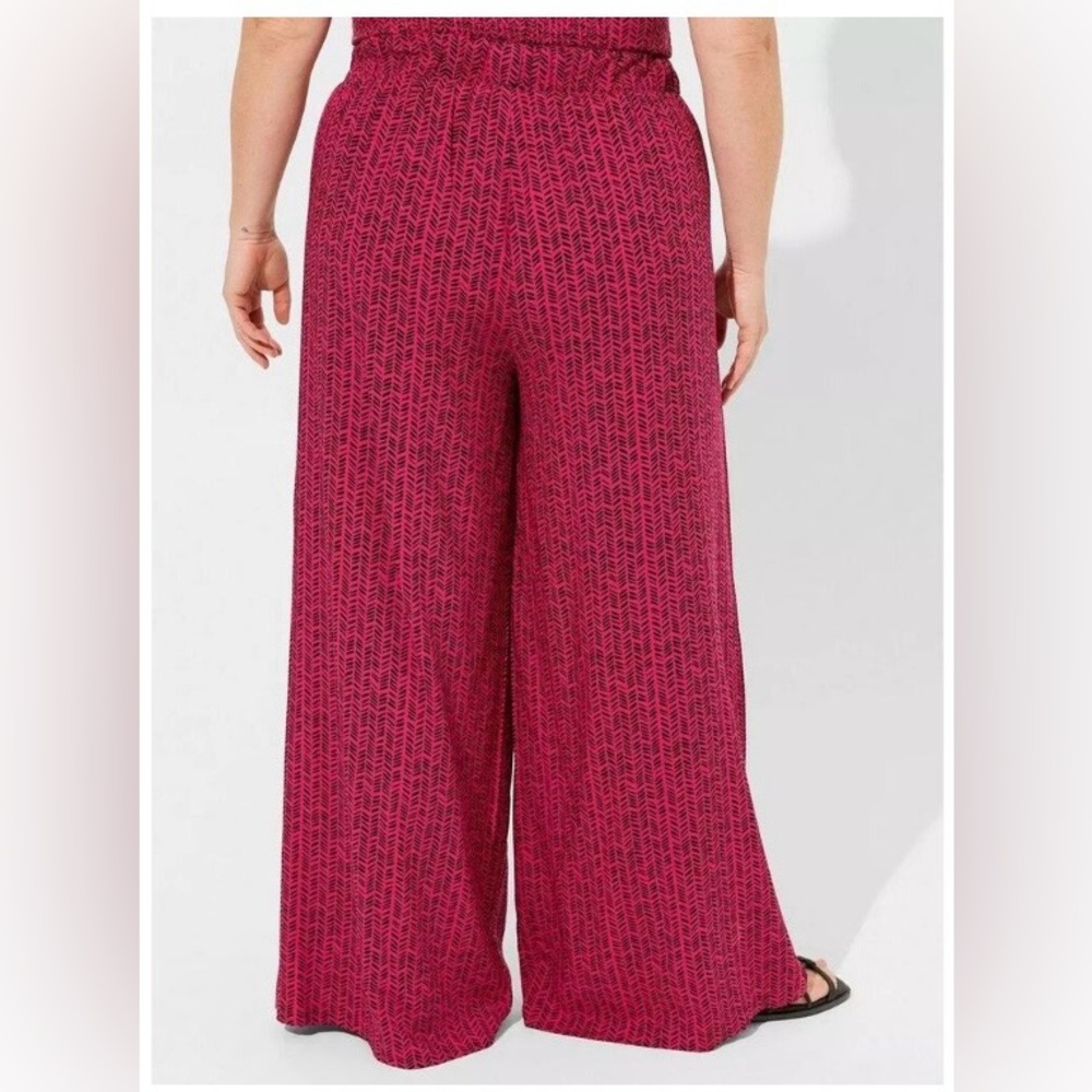 Torrid Fuchsia Black Chevron Challis Wide-Leg Pants size 2S